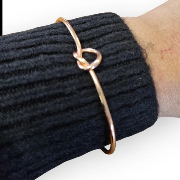 Elegant Gold Knot Bangle Bracelet - Picture 4 of 7